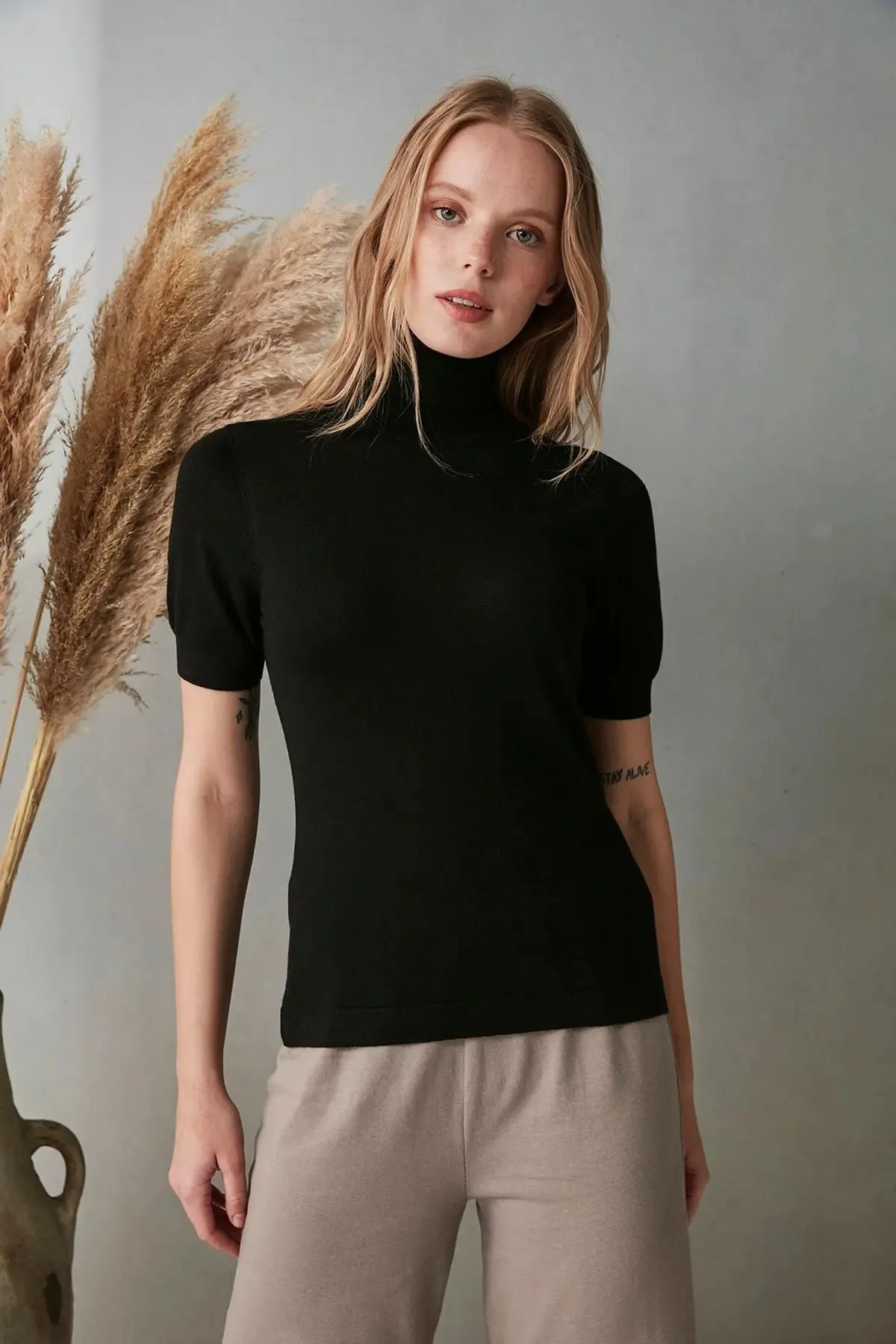 Black Silk and Cashmere Aleyna Short Sleeve Women's Knitwear