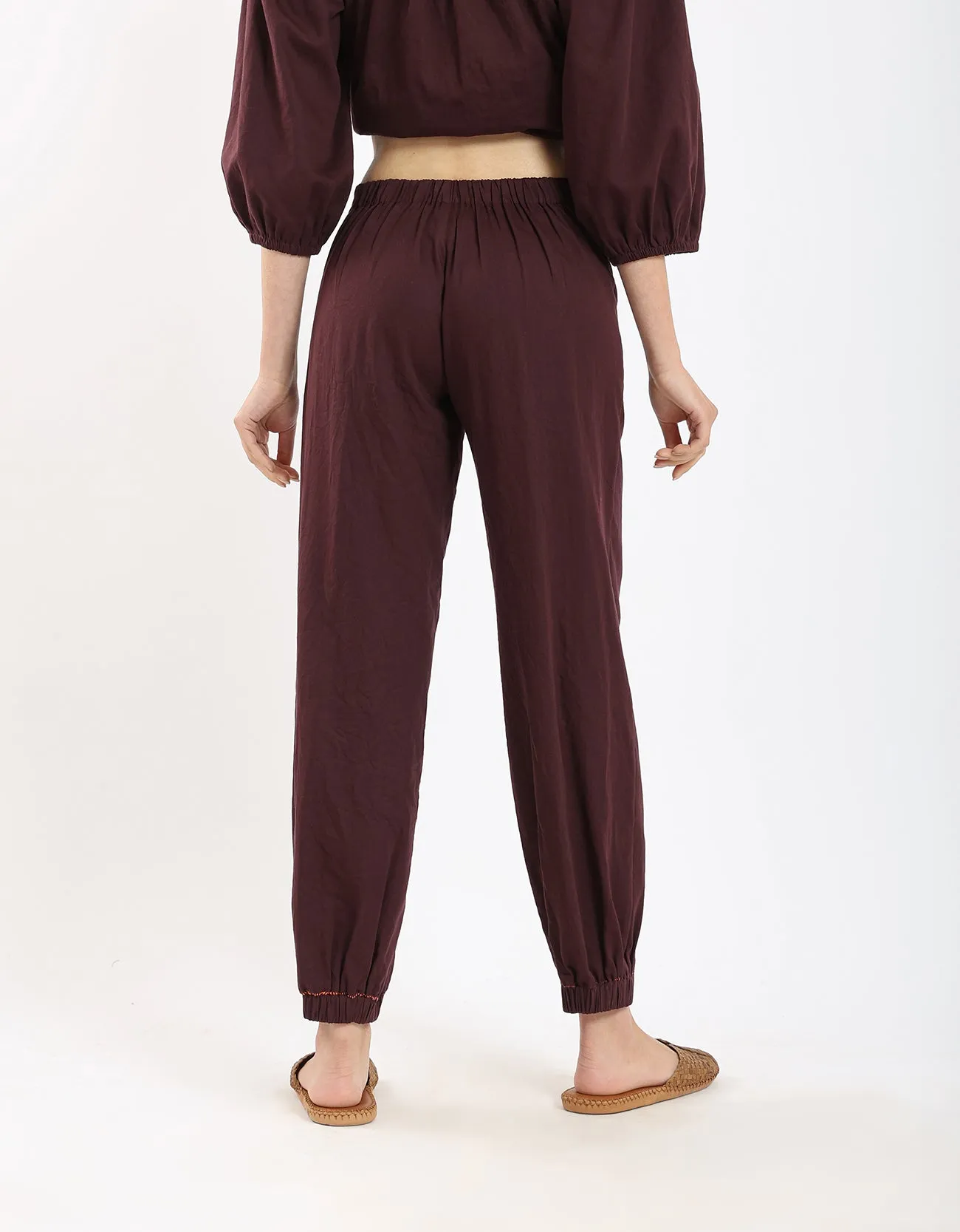 Cotton pants with two patch pockets with embroidery.