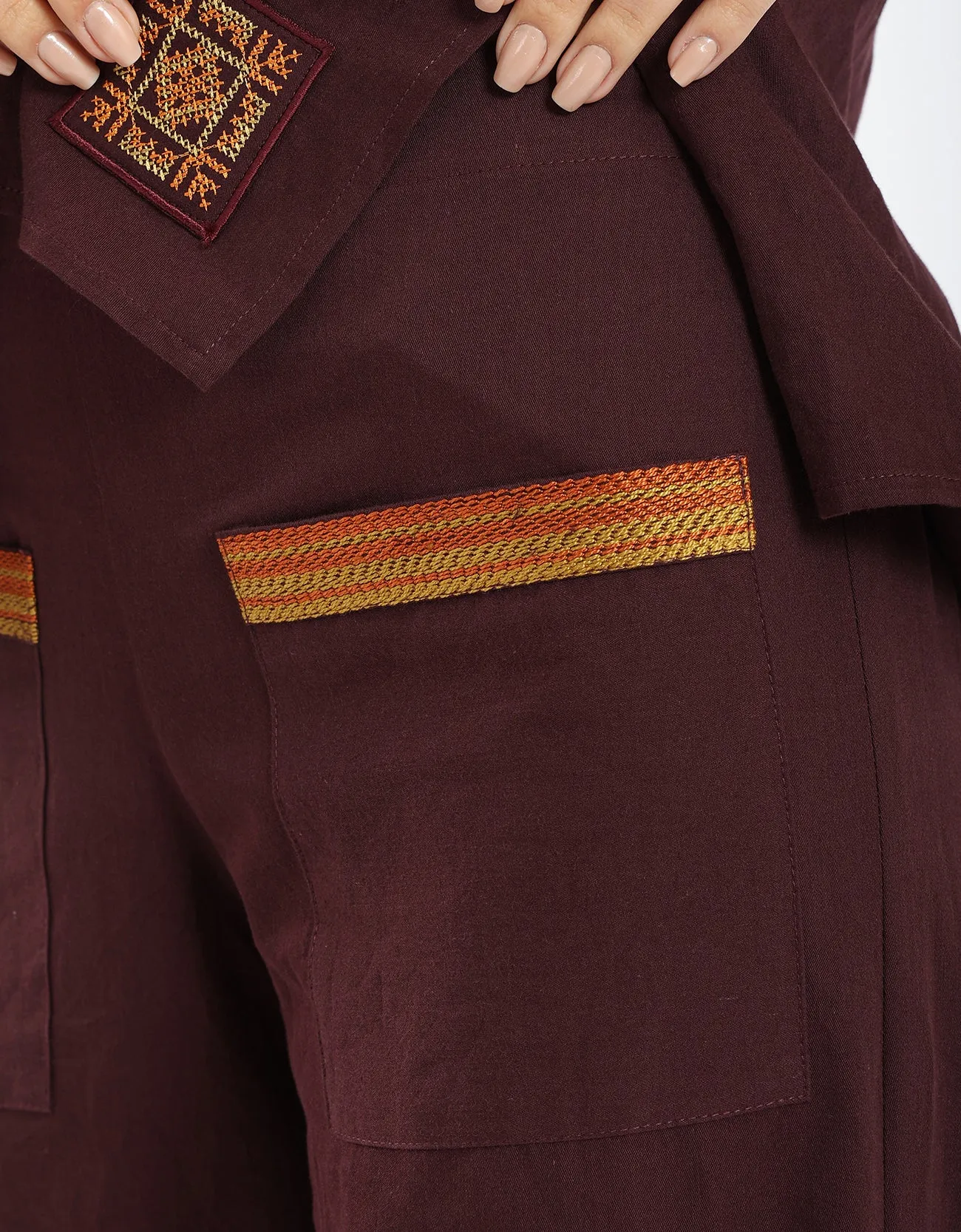 Cotton pants with two patch pockets with embroidery.