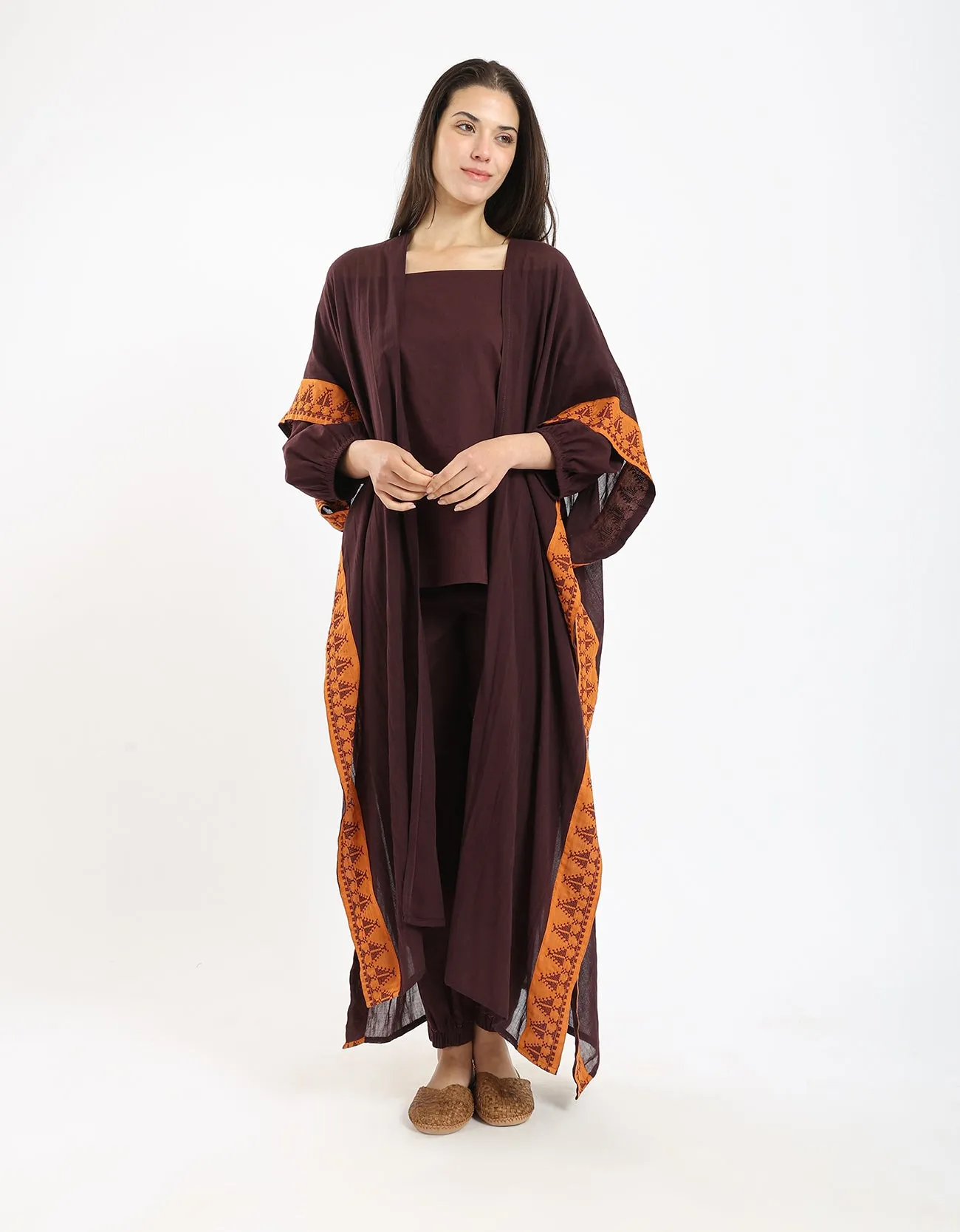 Cotton pants with two patch pockets with embroidery.