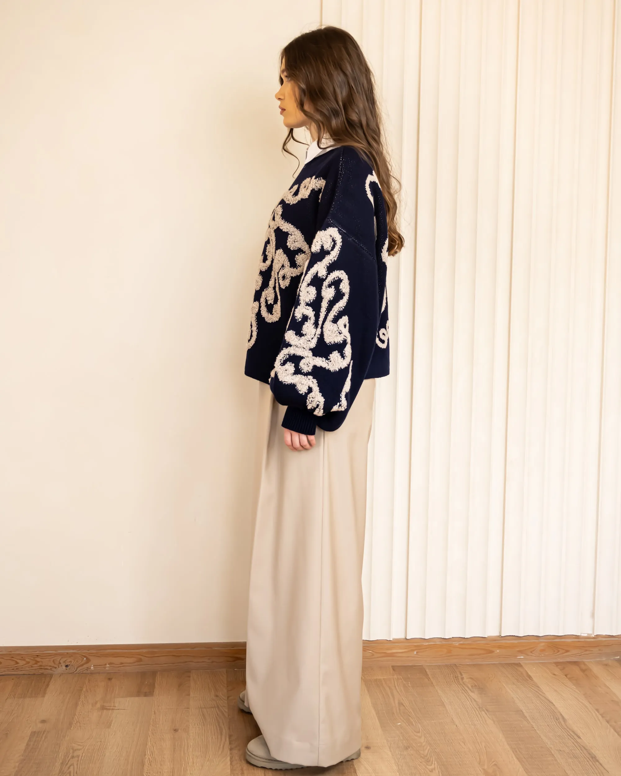 EMBROIDERED KNIT PULLOVER-BLUE BLACK
