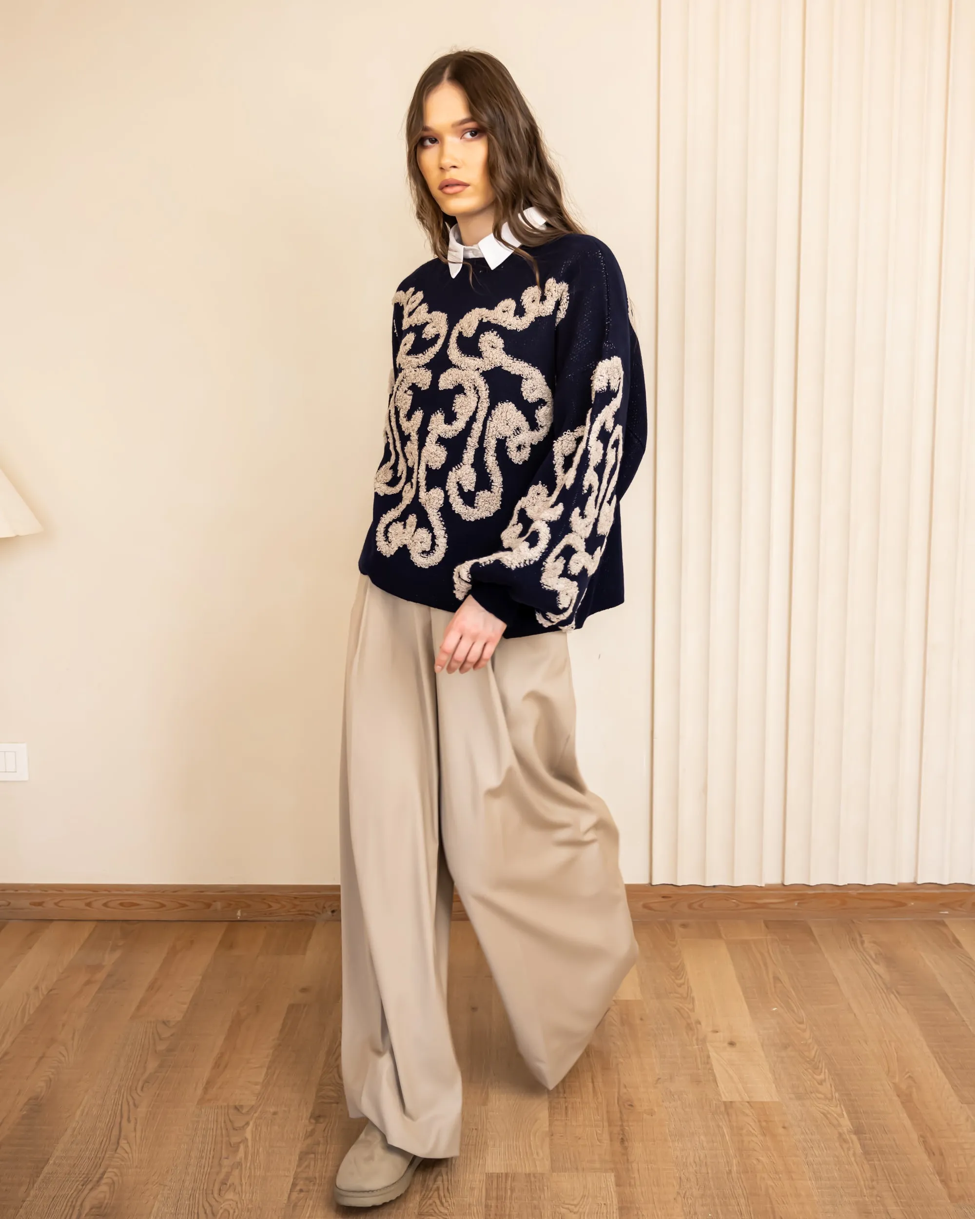 EMBROIDERED KNIT PULLOVER-BLUE BLACK