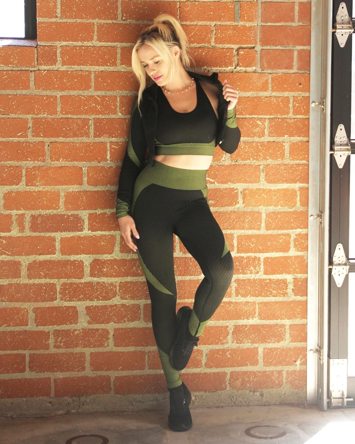Trois Green Seamless Sports Bra