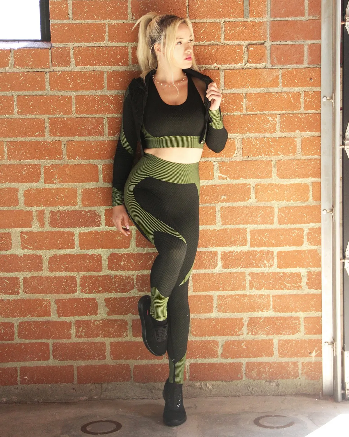 Trois Green Seamless Sports Bra